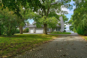 Spacious Lakefront Champlain lake with SPA